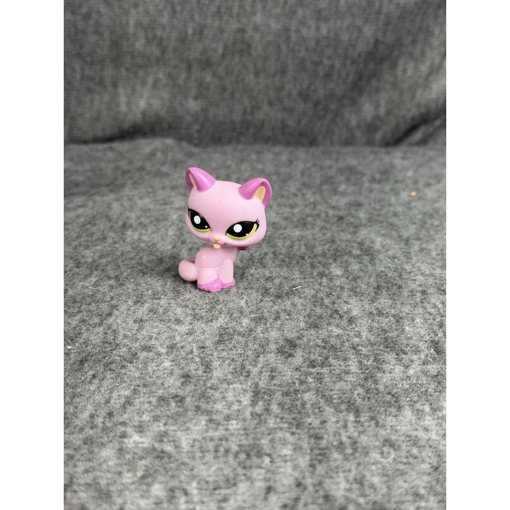 Littlest Pet Shop Pink Cat #1745 Figure Hasbro Yellow Eyes 2008 LPS Toy